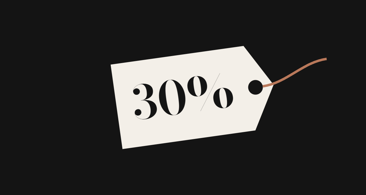 Uma etiqueta de roupa com 30% escrito, sobre fundo preto.