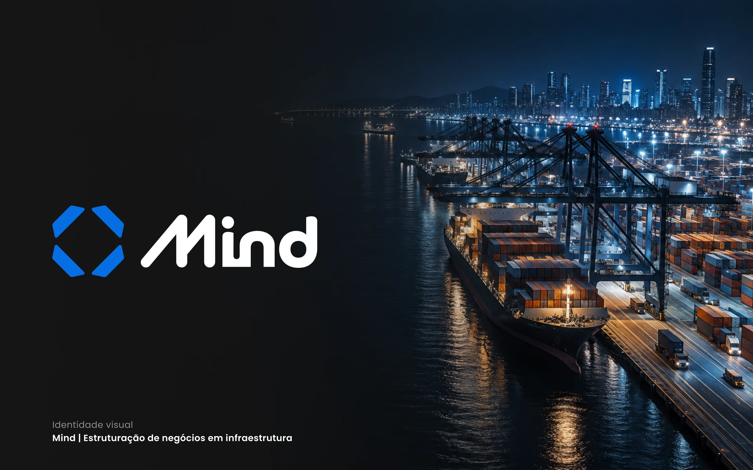 Logo da Mind sobre a foto noturna de um porto de contêineres