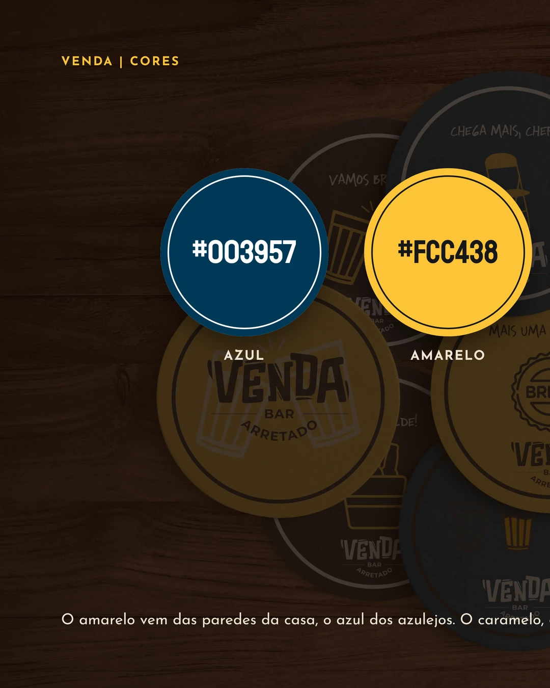 As cores da marca em porta-copos: azul, amarelo, preto e caramelo